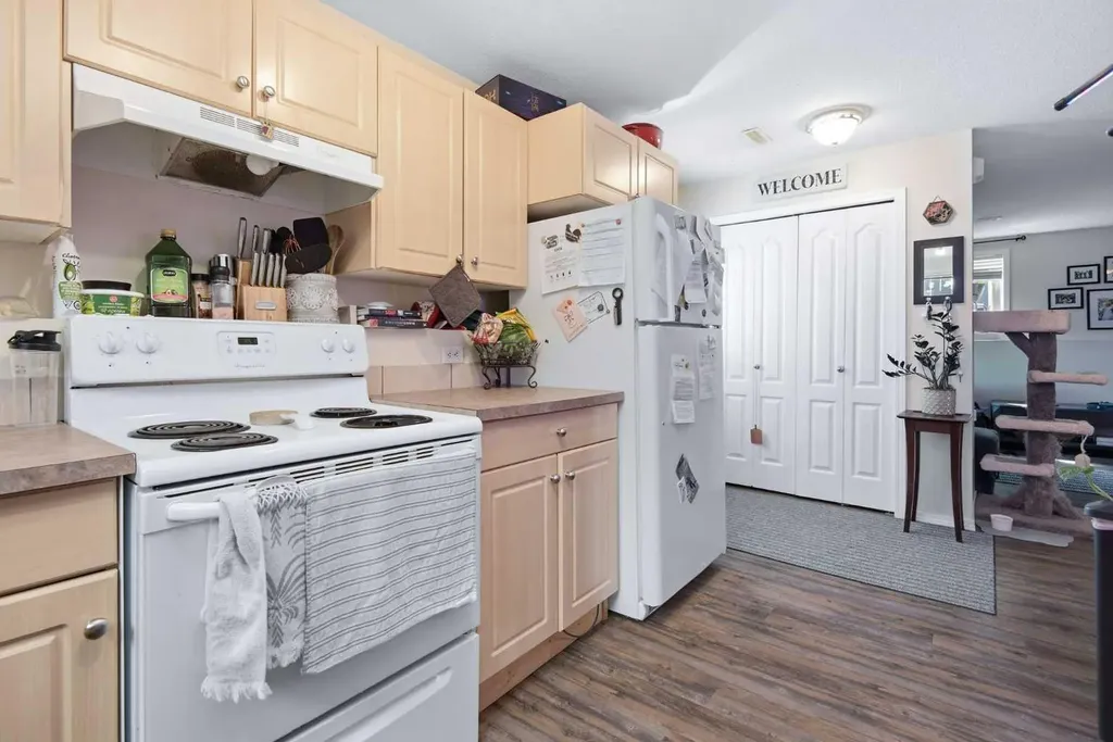 27 Iverson Close Red Deer AB T4R3M9