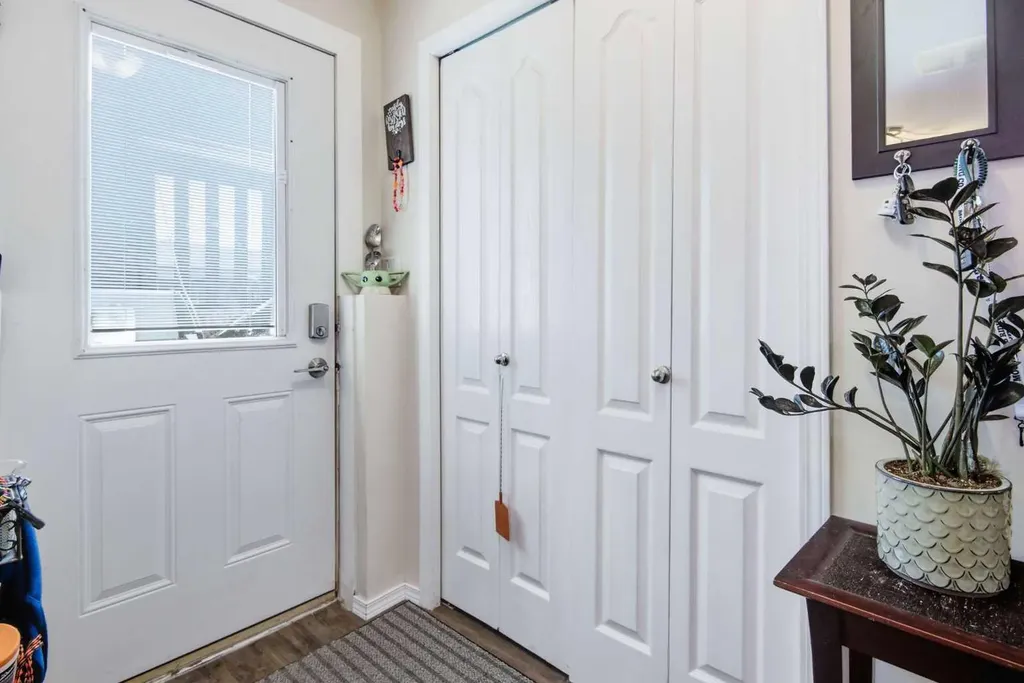 27 Iverson Close Red Deer AB T4R3M9
