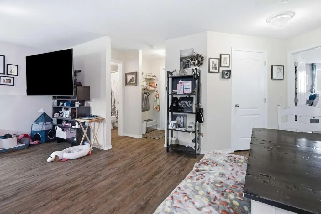 27 Iverson Close Red Deer AB T4R3M9