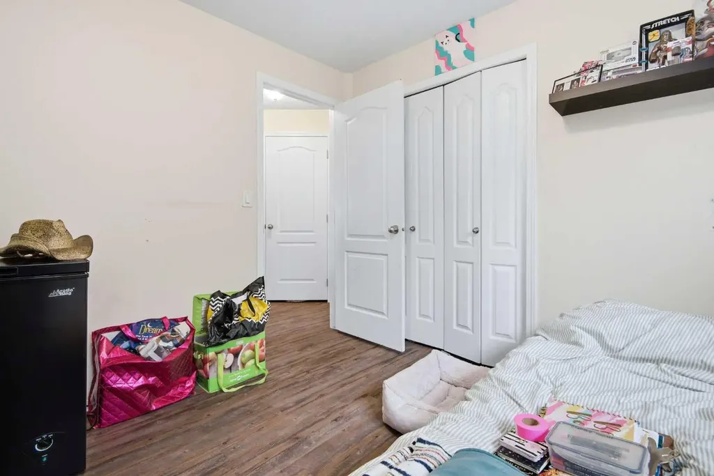 27 Iverson Close Red Deer AB T4R3M9