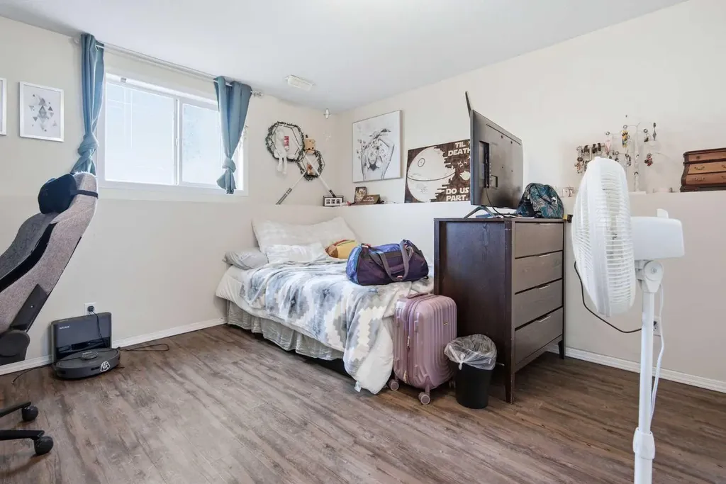 27 Iverson Close Red Deer AB T4R3M9