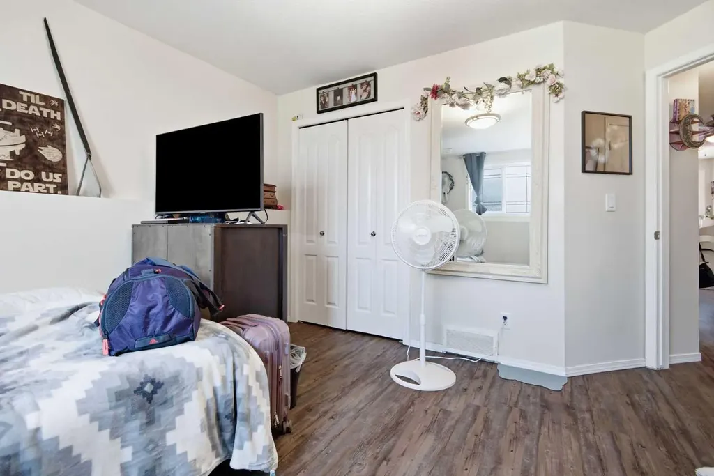 27 Iverson Close Red Deer AB T4R3M9