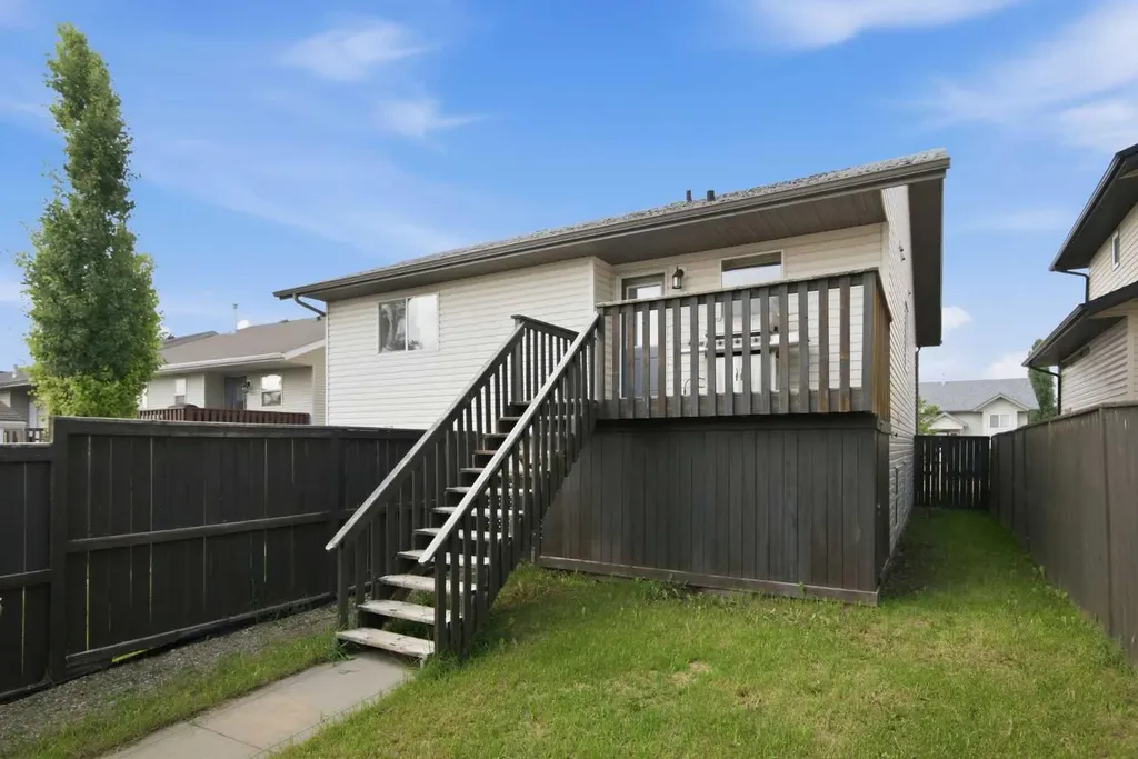 27 Iverson Close Red Deer AB T4R3M9