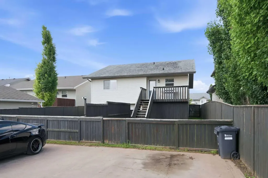 27 Iverson Close Red Deer AB T4R3M9