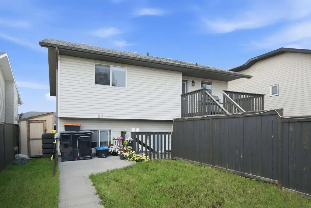 27 Iverson Close Red Deer AB T4R3M9