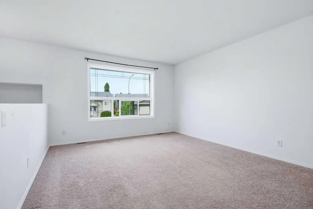 27 Iverson Close Red Deer AB T4R3M9