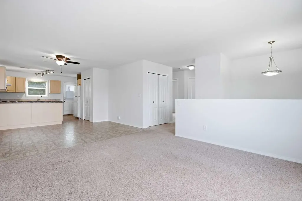 27 Iverson Close Red Deer AB T4R3M9