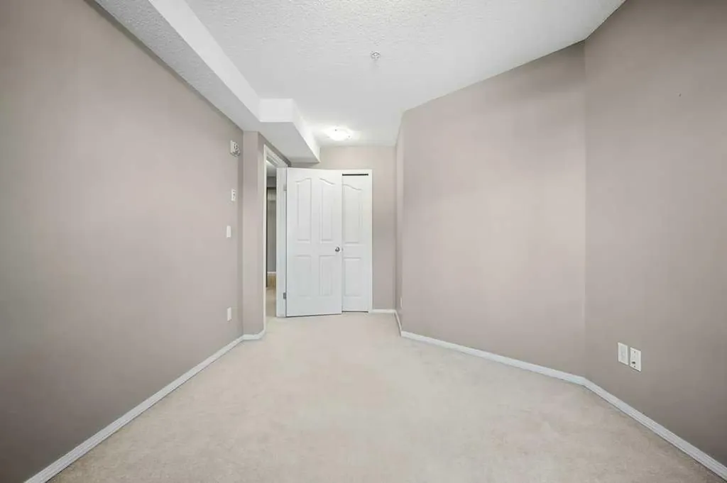2518 Fish Creek Boulevard Calgary AB T2Y4T6