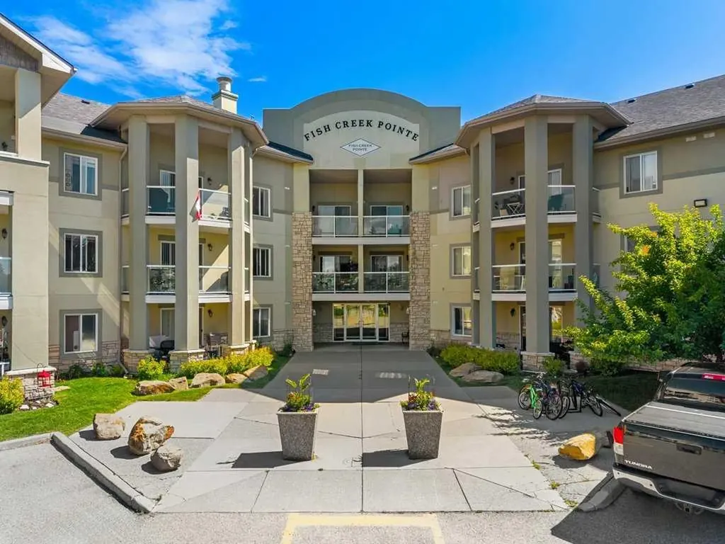 2518 Fish Creek Boulevard Calgary AB T2Y4T6