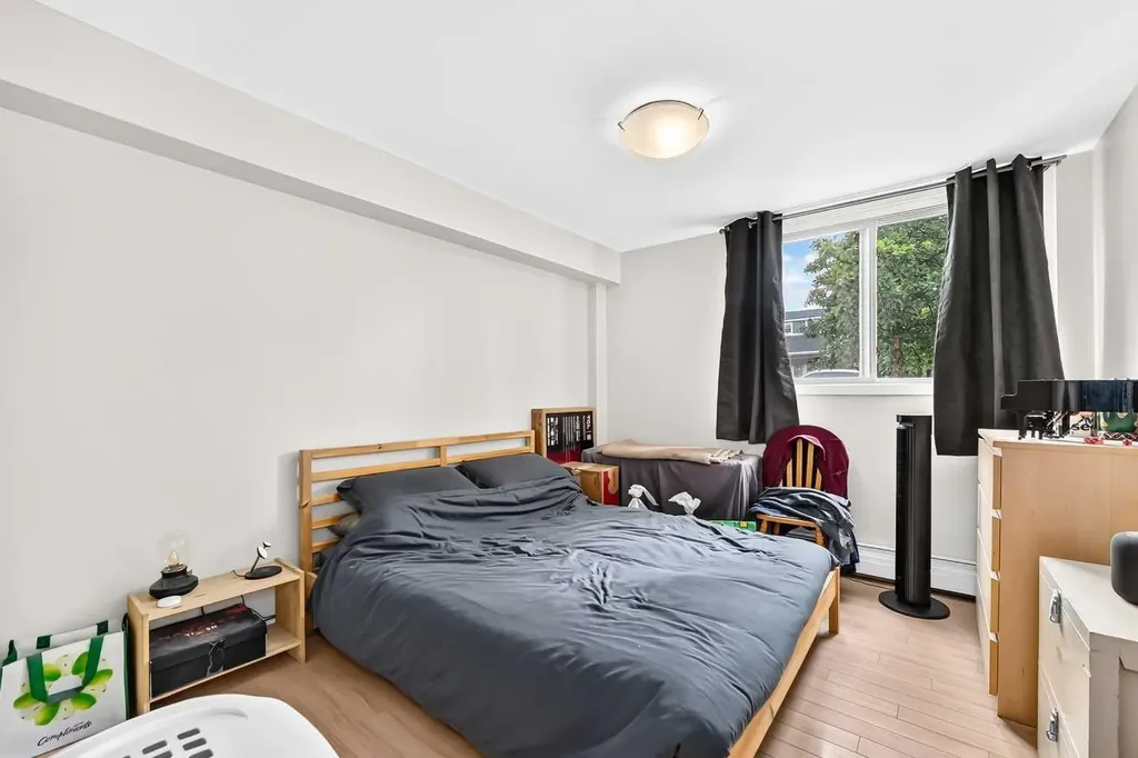 824 4 Avenue NW Calgary AB T2N 0M8