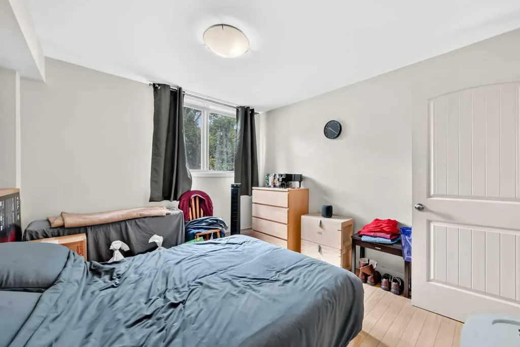824 4 Avenue NW Calgary AB T2N 0M8