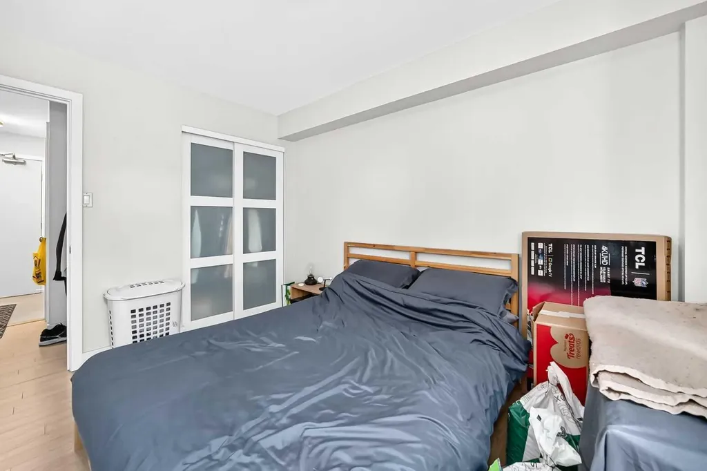 824 4 Avenue NW Calgary AB T2N 0M8