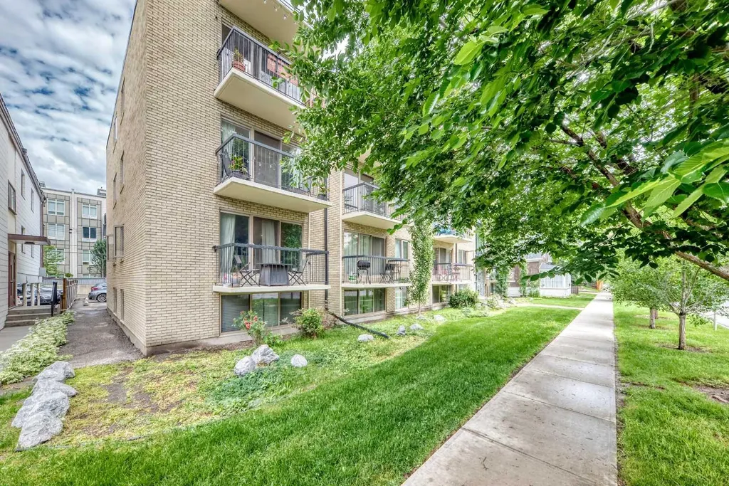 824 4 Avenue NW Calgary AB T2N 0M8