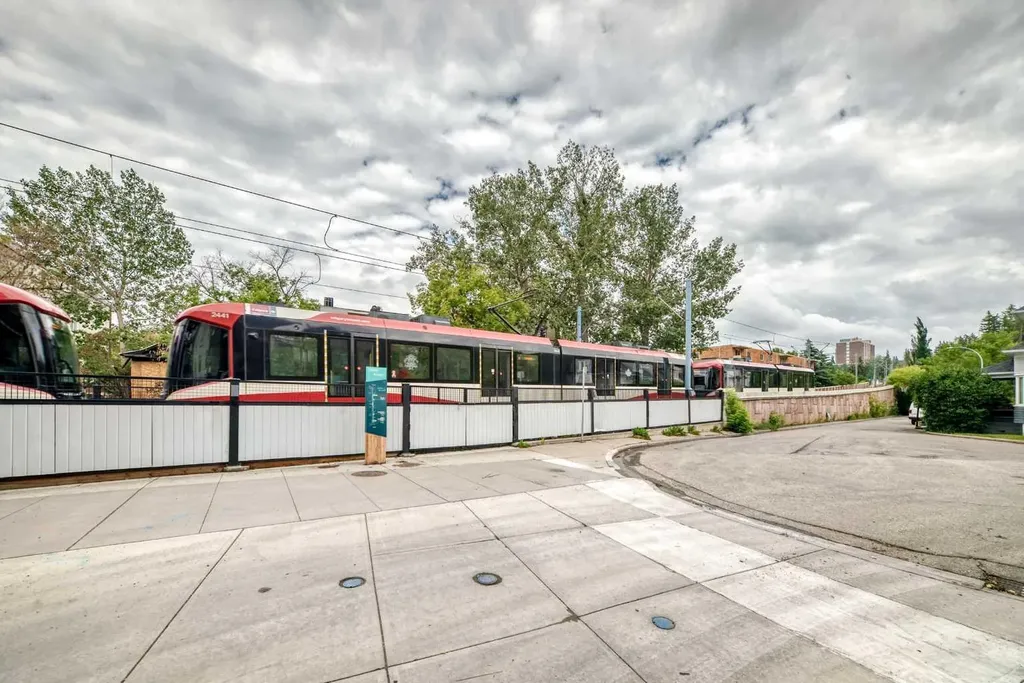 824 4 Avenue NW Calgary AB T2N 0M8