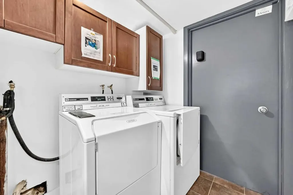 824 4 Avenue NW Calgary AB T2N 0M8