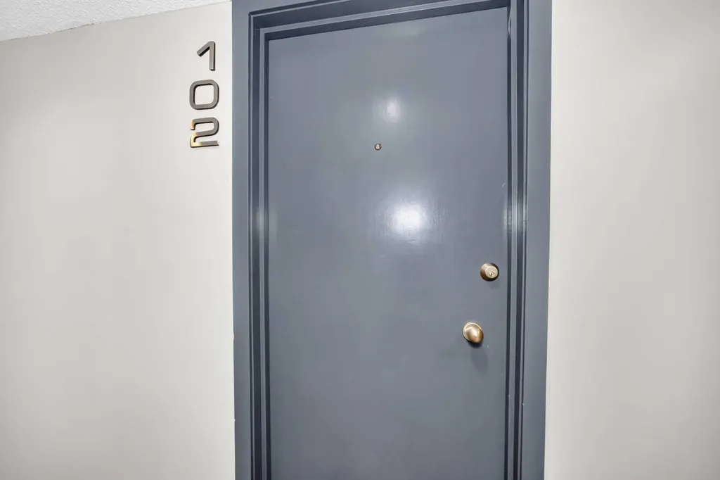 824 4 Avenue NW Calgary AB T2N 0M8