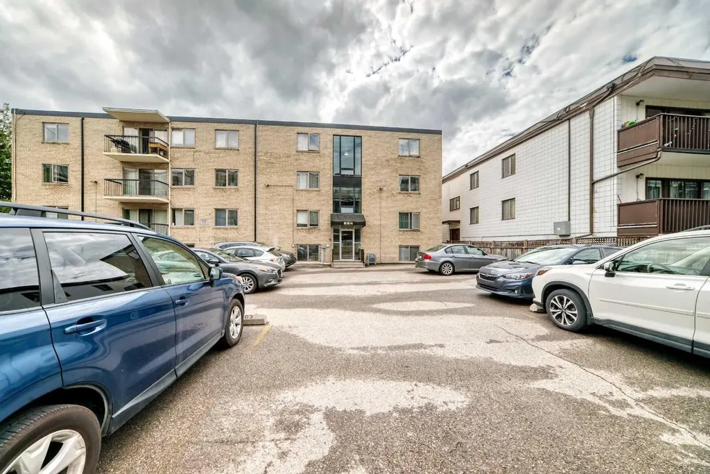 824 4 Avenue NW Calgary AB T2N 0M8