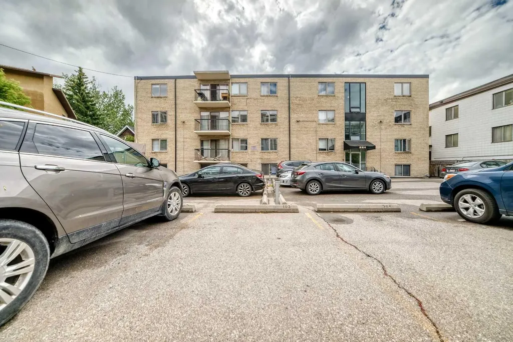 824 4 Avenue NW Calgary AB T2N 0M8