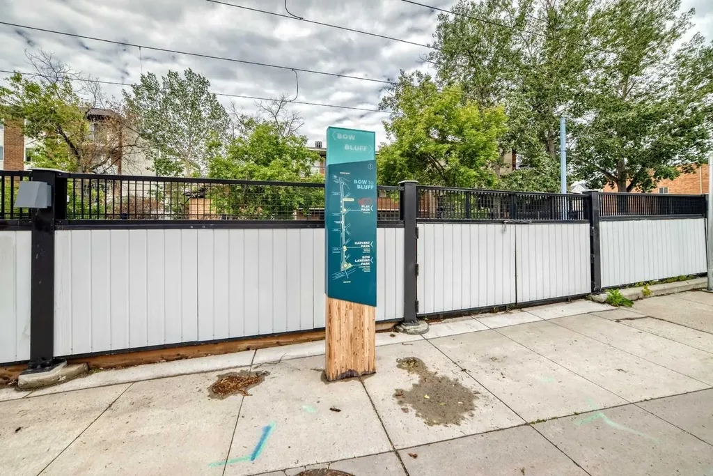 824 4 Avenue NW Calgary AB T2N 0M8