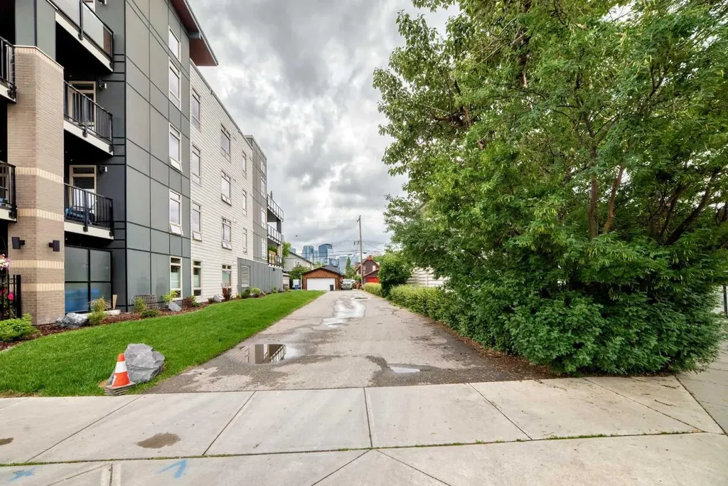 824 4 Avenue NW Calgary AB T2N 0M8