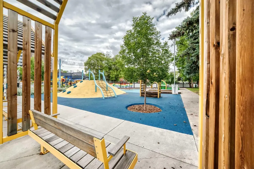 824 4 Avenue NW Calgary AB T2N 0M8