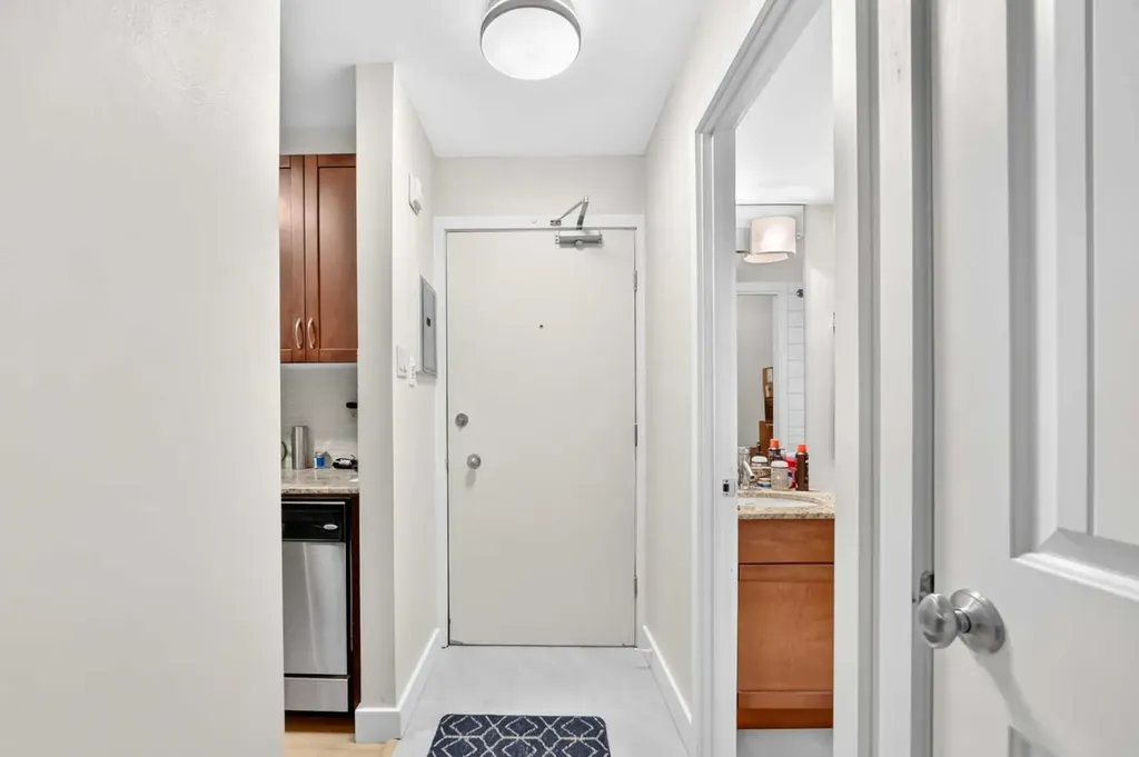 824 4 Avenue NW Calgary AB T2N 0M8