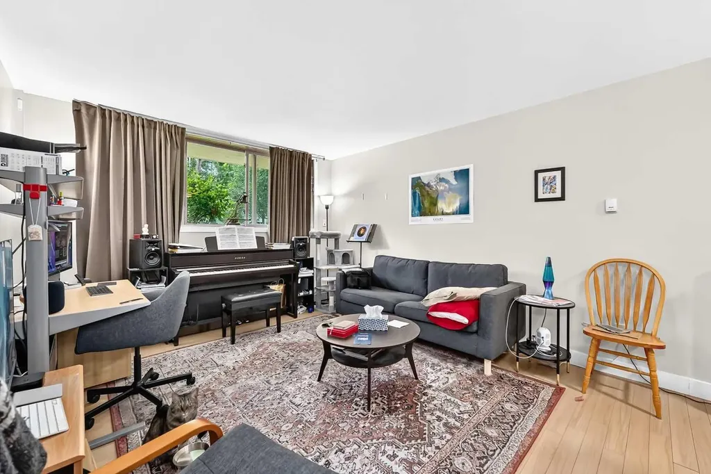 824 4 Avenue NW Calgary AB T2N 0M8