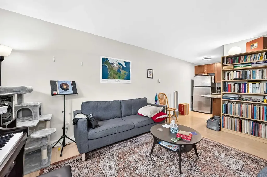 824 4 Avenue NW Calgary AB T2N 0M8
