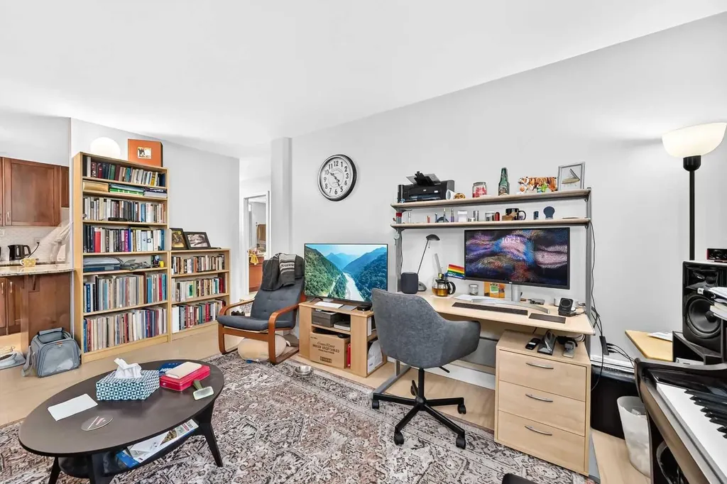 824 4 Avenue NW Calgary AB T2N 0M8