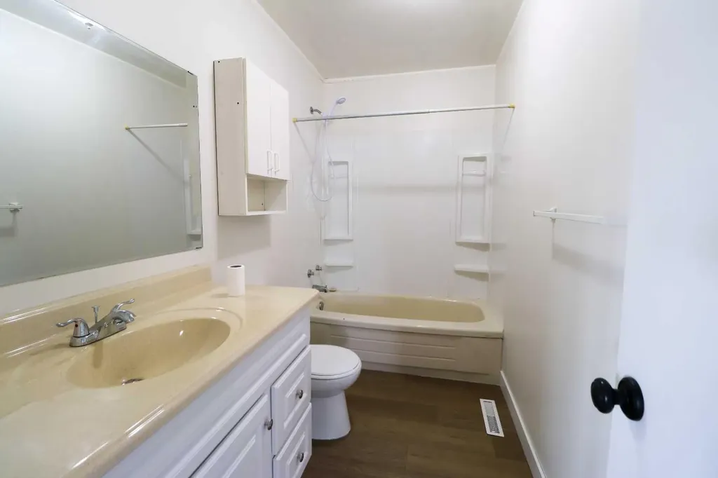 5023 42 Avenue Taber AB T1G 1A6