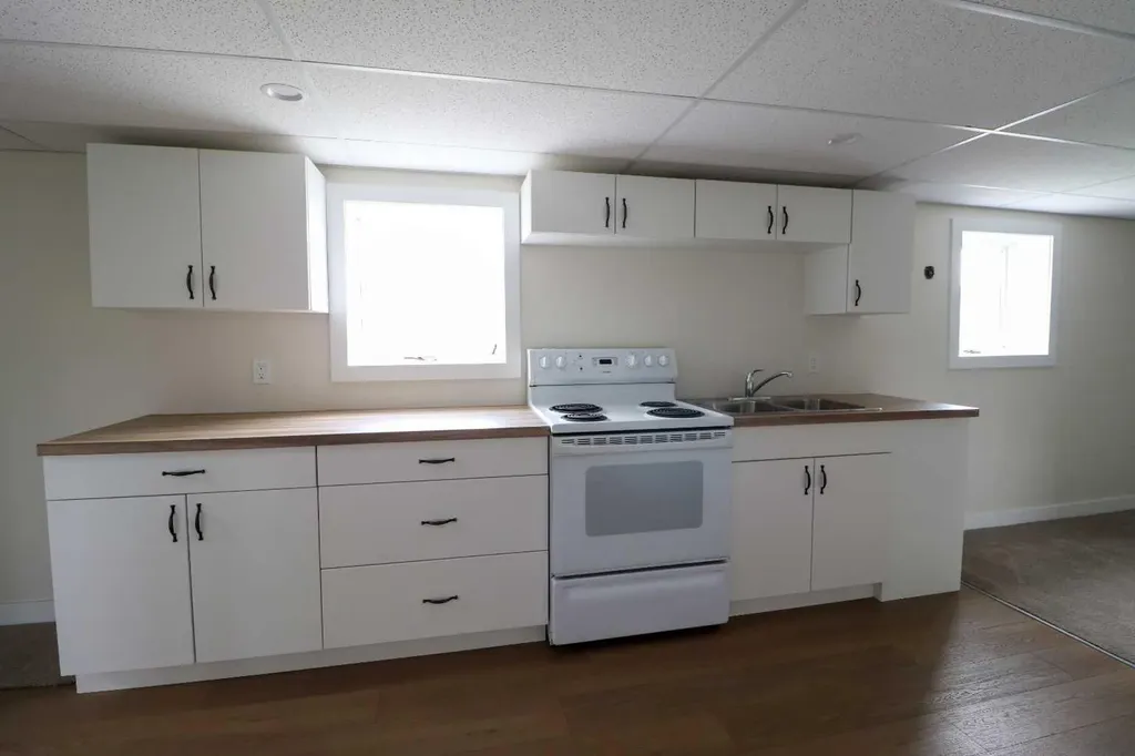 5023 42 Avenue Taber AB T1G 1A6