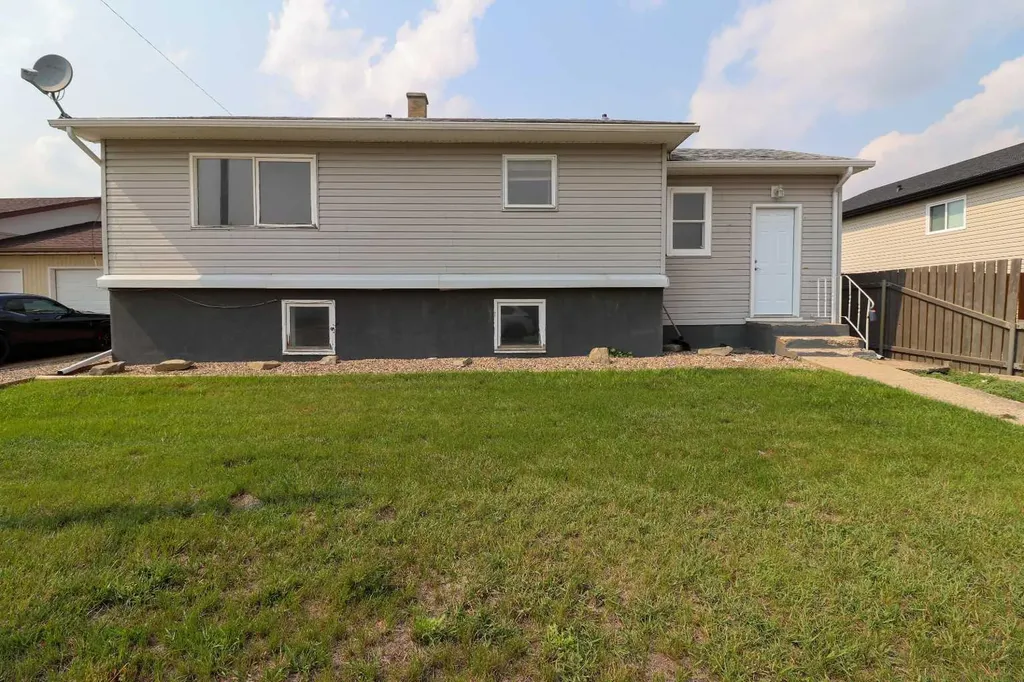 5023 42 Avenue Taber AB T1G 1A6