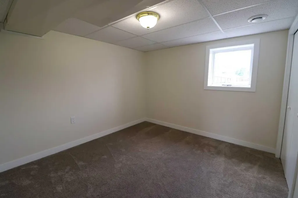 5023 42 Avenue Taber AB T1G 1A6