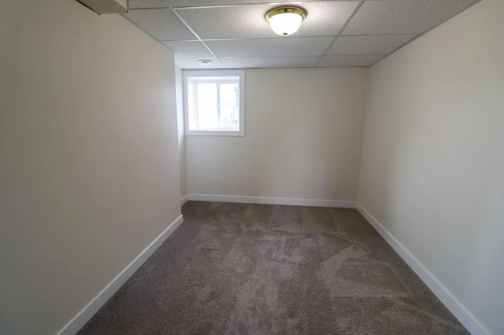 5023 42 Avenue Taber AB T1G 1A6