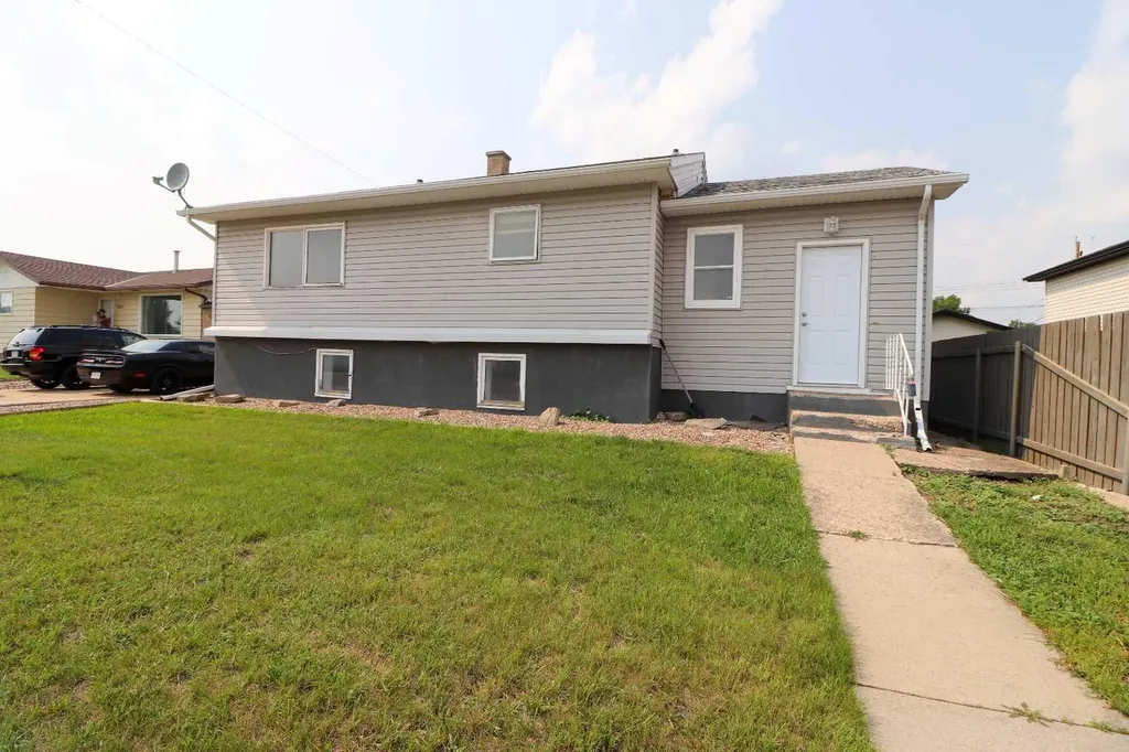 5023 42 Avenue Taber AB T1G 1A6