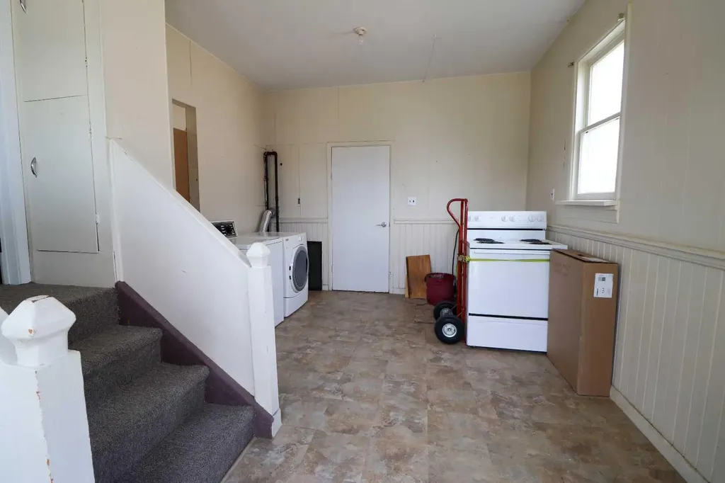5023 42 Avenue Taber AB T1G 1A6