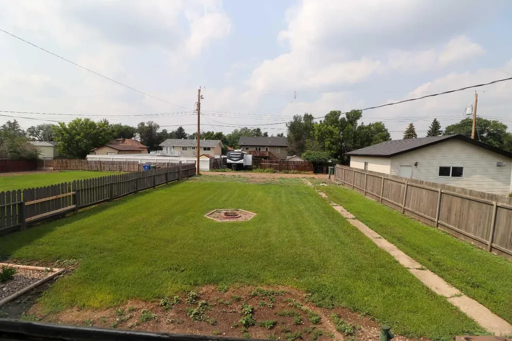5023 42 Avenue Taber AB T1G 1A6