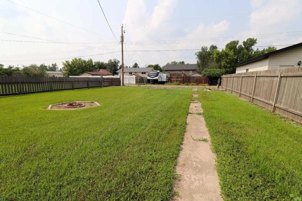 5023 42 Avenue Taber AB T1G 1A6