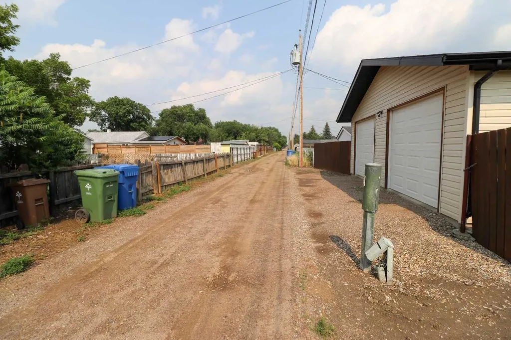 5023 42 Avenue Taber AB T1G 1A6