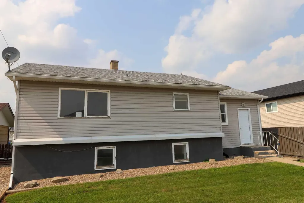 5023 42 Avenue Taber AB T1G 1A6