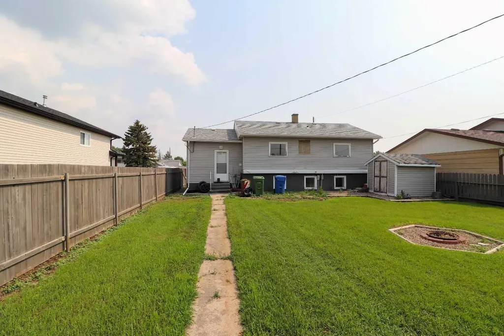 5023 42 Avenue Taber AB T1G 1A6