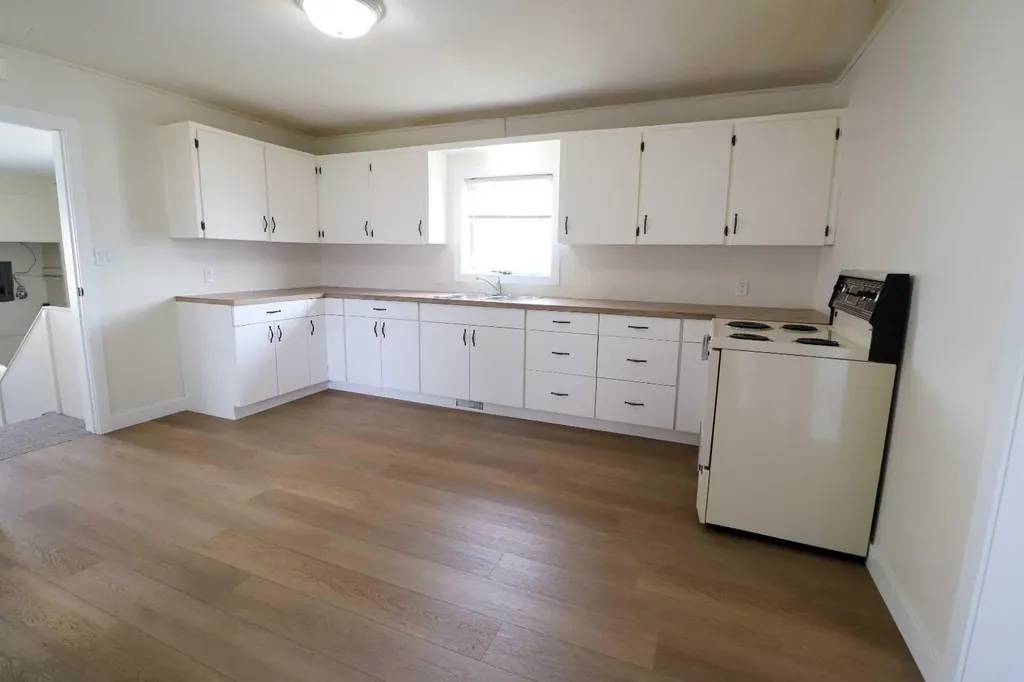 5023 42 Avenue Taber AB T1G 1A6