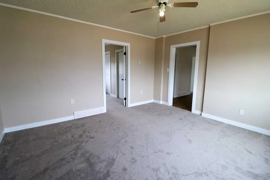 5023 42 Avenue Taber AB T1G 1A6
