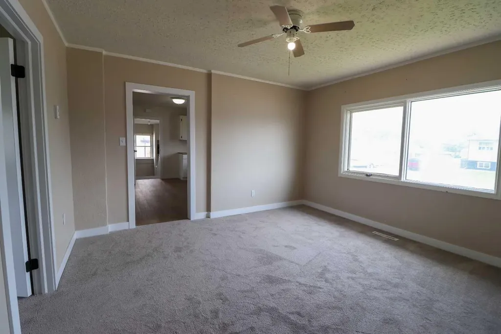 5023 42 Avenue Taber AB T1G 1A6