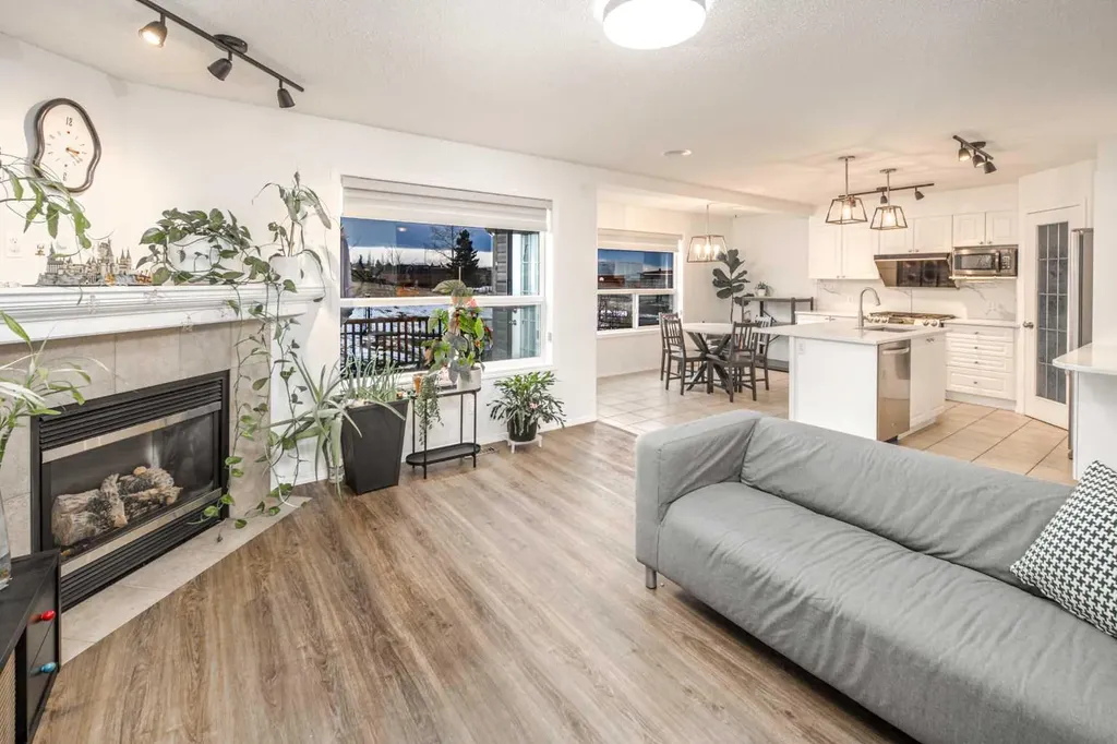 262 Panamount Close NW Calgary AB T3K 5P6