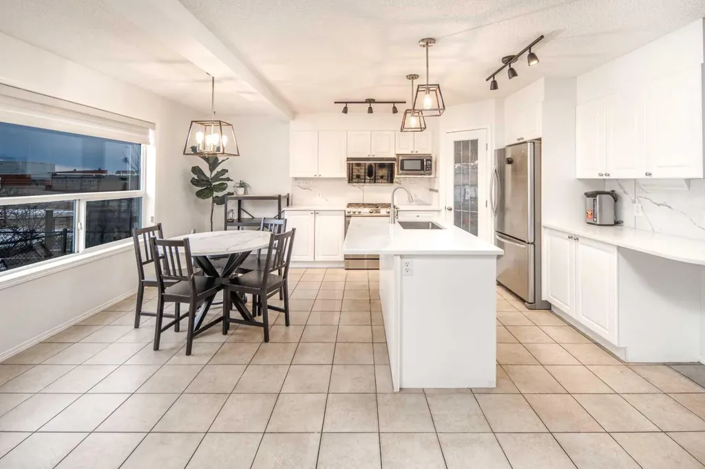 262 Panamount Close NW Calgary AB T3K 5P6