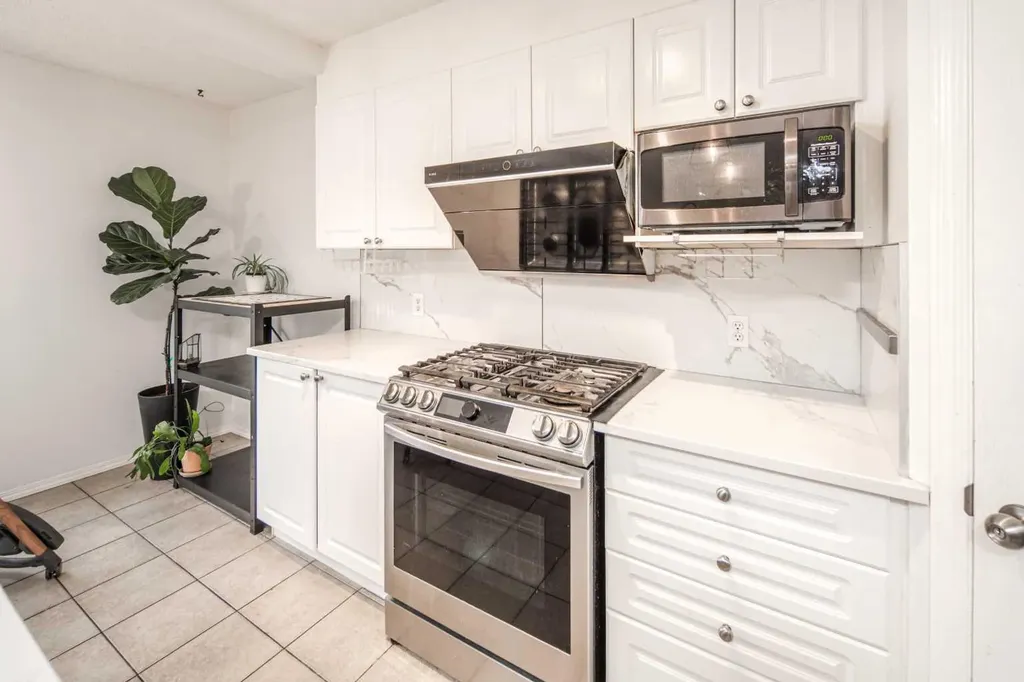 262 Panamount Close NW Calgary AB T3K 5P6