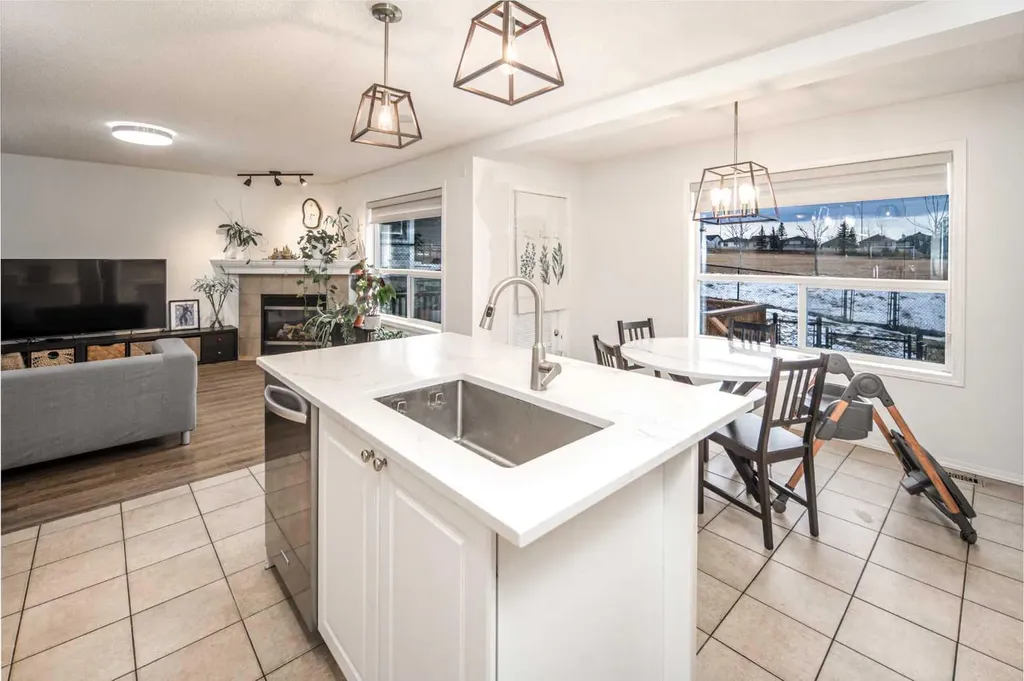 262 Panamount Close NW Calgary AB T3K 5P6