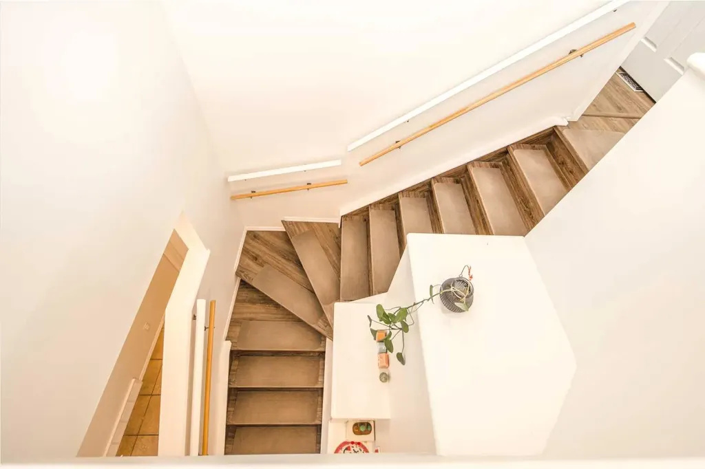 262 Panamount Close NW Calgary AB T3K 5P6