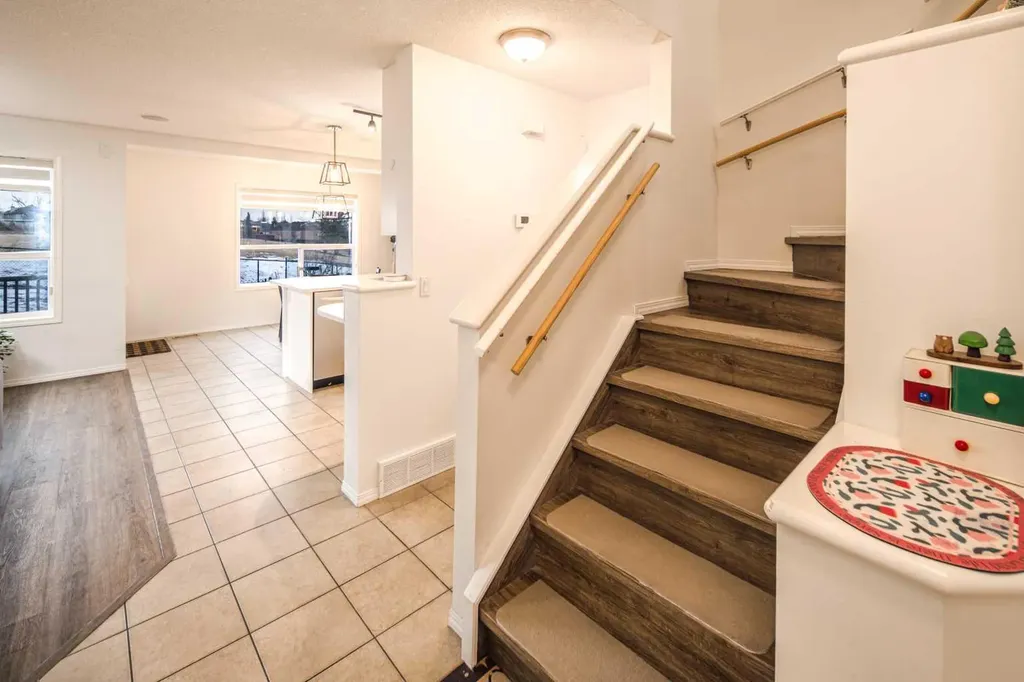 262 Panamount Close NW Calgary AB T3K 5P6